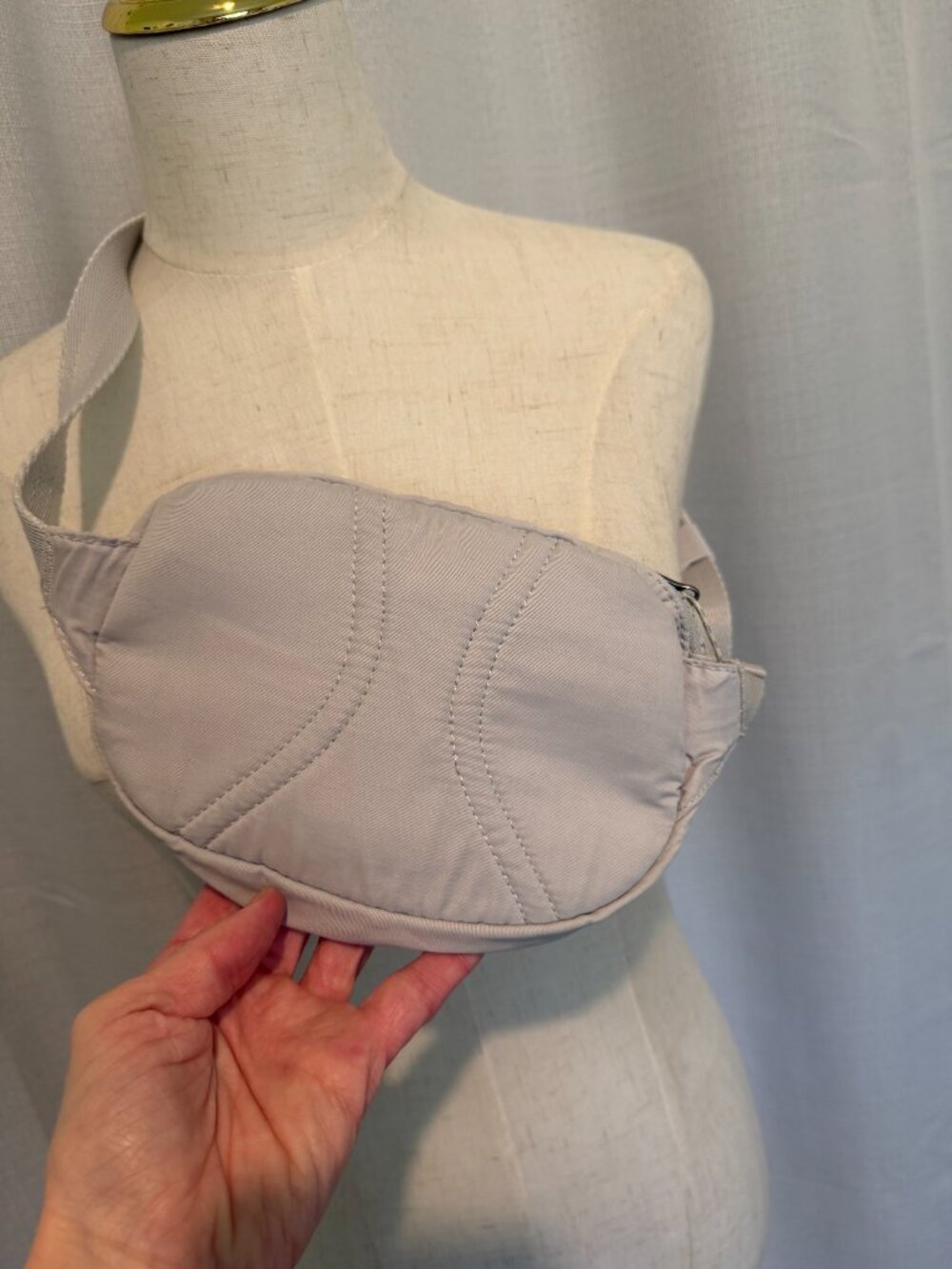 Vuori Hip Pack Belt Bag Fanny Pack - Salt White OS - Excellent Used Condition - Picture 4 of 9